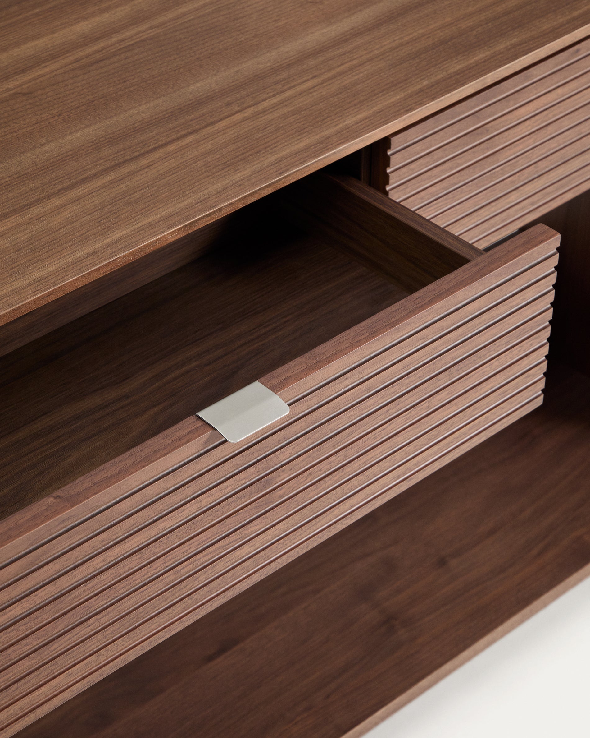 Konsolentisch Norlen in Nussbaumfurnier mit 2 Schubladen und Regalboden, FSC Mix Credit, 120 x 81 cm in Dunkelbraun präsentiert im Onlineshop von KAQTU Design AG. Konsolentisch ist von Kave Home