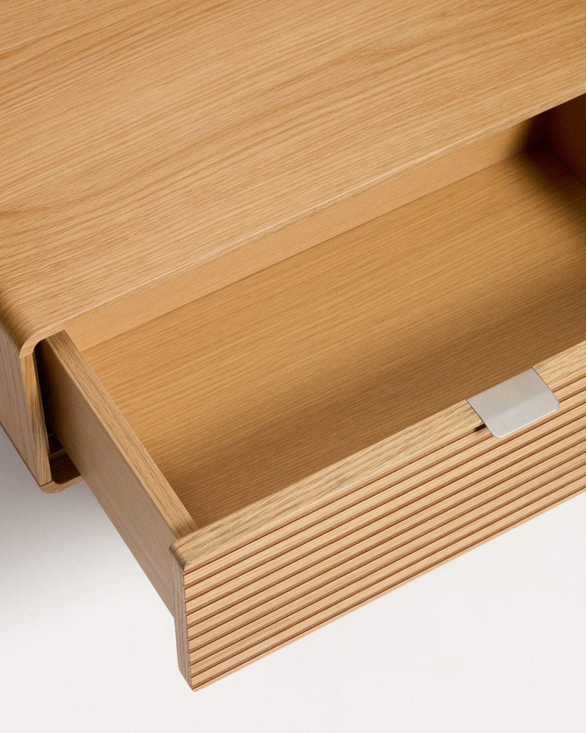 Bettkopfteil Norlen mit 2 Nachttischen aus Eichenfurnier mit naturfarbenem Finish und LED-Licht für Betten bis zu 160 cm FSC Mix Credit in Braun präsentiert im Onlineshop von KAQTU Design AG. Kopfteile ist von Kave Home