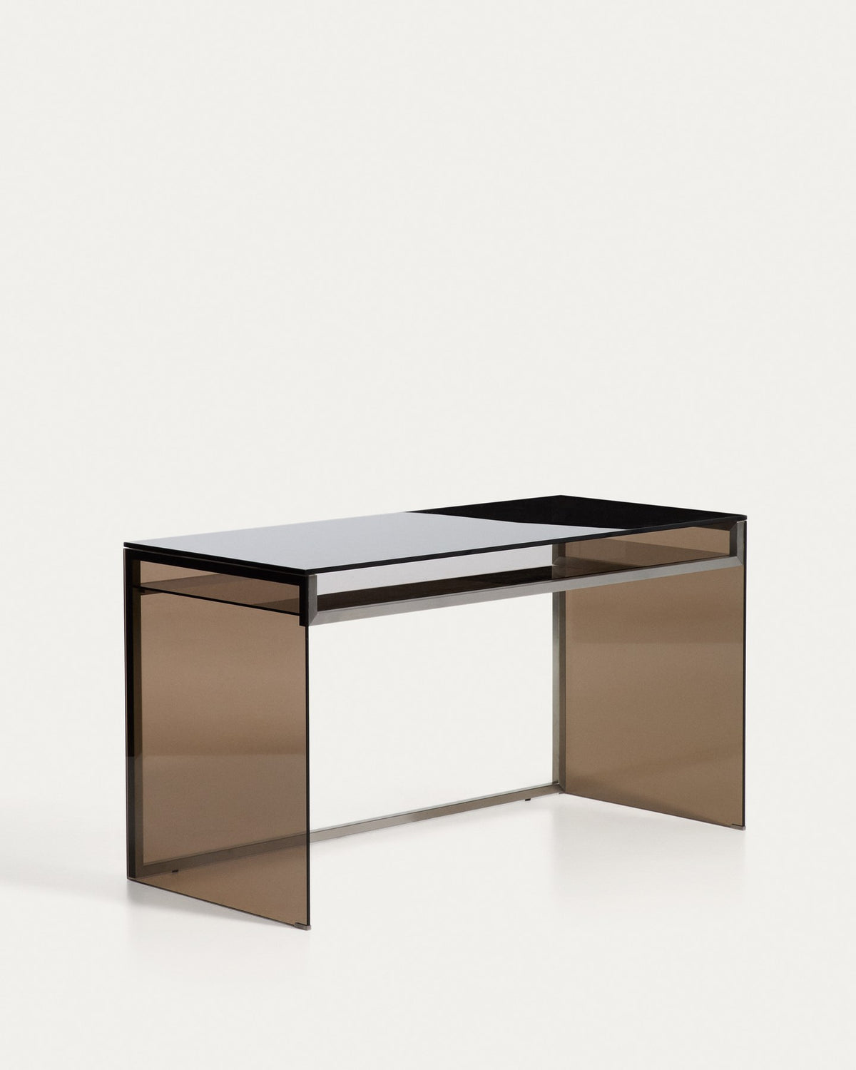 Schreibtisch Adile aus gehärtetem Rauchglas in Braun mit Beinen aus gehärtetem Glas in Anthrazit und gebürstetem Stahl, Masse 142 x 77 cm.