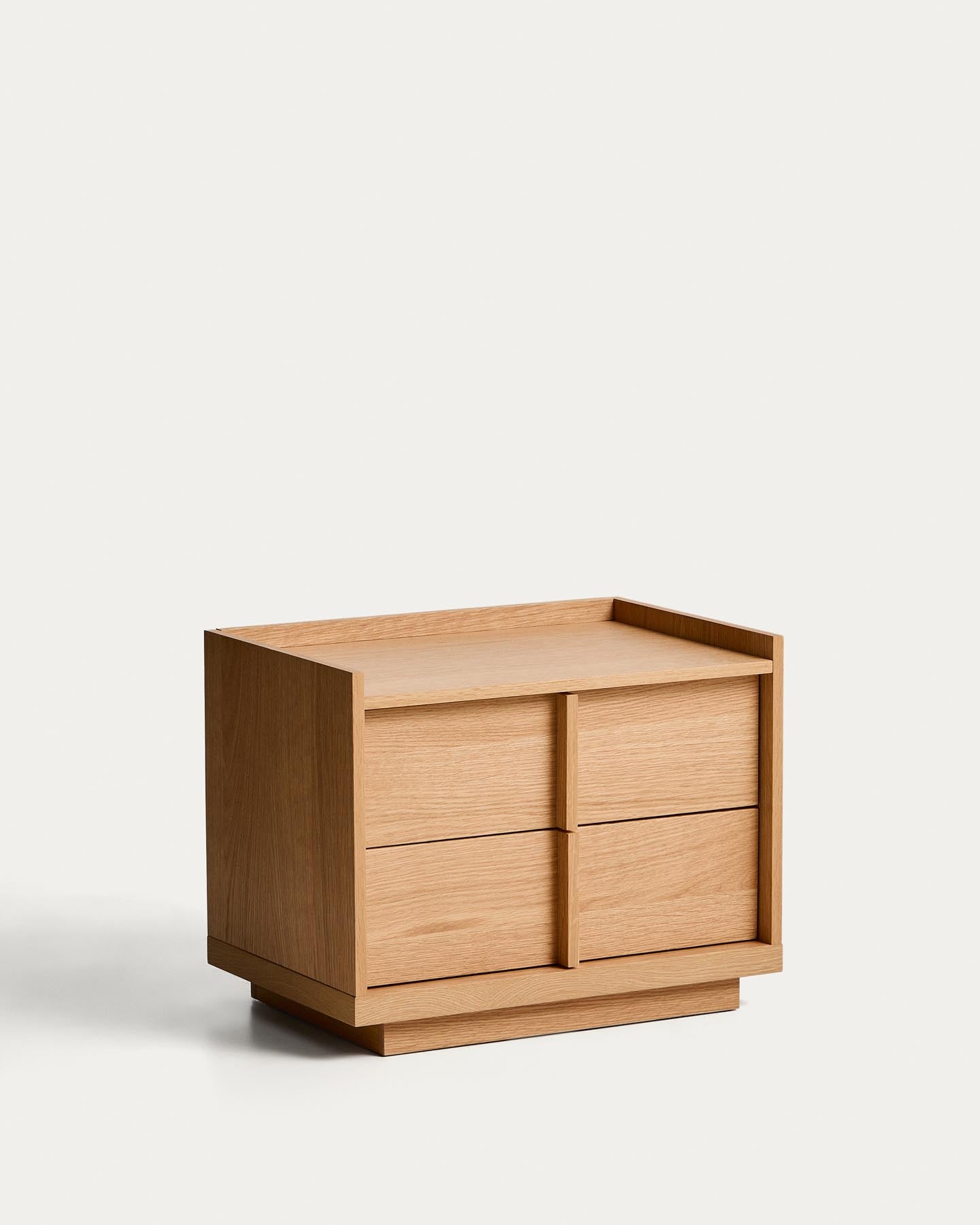 Nachttisch Onix 2 Schubladen aus Eichenfurnier Naturton-Finish 60 x 47 cm FSC Mix Credit in Natur präsentiert im Onlineshop von KAQTU Design AG. Nachttisch ist von Kave Home