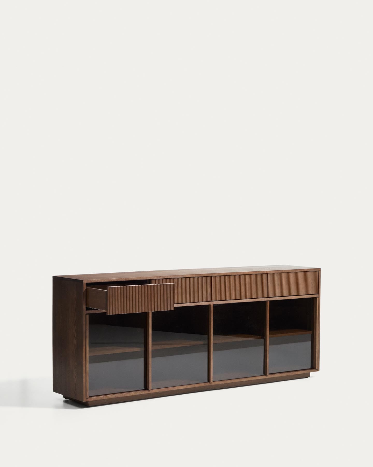 Sideboard Helvine 4 Türen 4 Schubladen Eichenfurnier mit Nussbaum-Finish und gehärtetes Glas 200 x 80 cm FSC 100% in Dunkelbraun präsentiert im Onlineshop von KAQTU Design AG. Sideboard ist von Kave Home