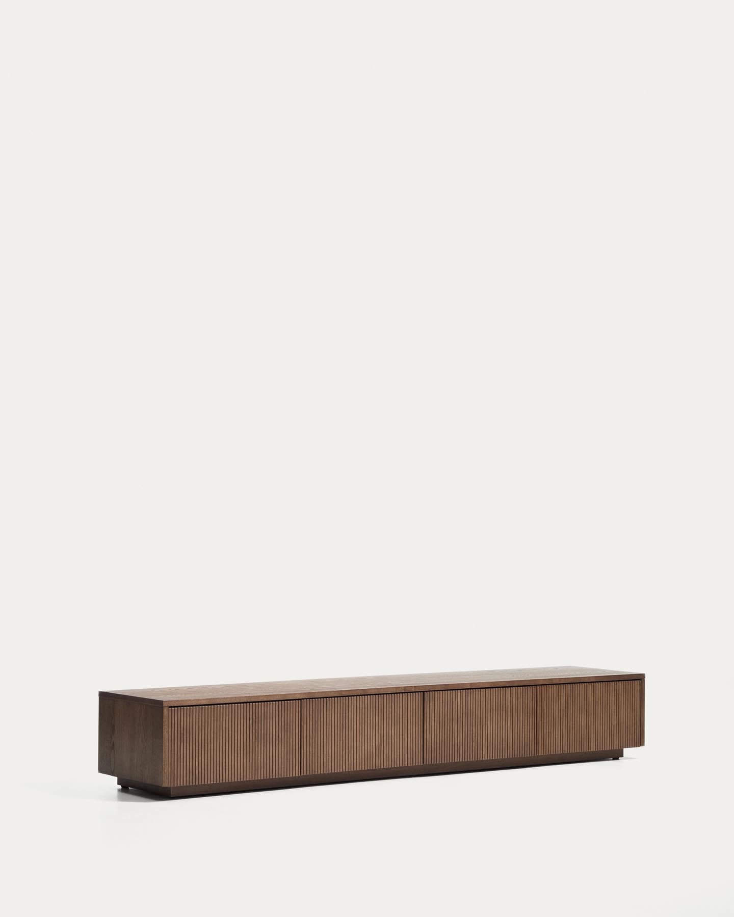 TV-Möbel Helvine 4 Schubladen aus Eichenfurnier mit Nussbaum-Finish 200 x 30 cm FSC 100% in Dunkelbraun präsentiert im Onlineshop von KAQTU Design AG. TV-Möbel ist von Kave Home