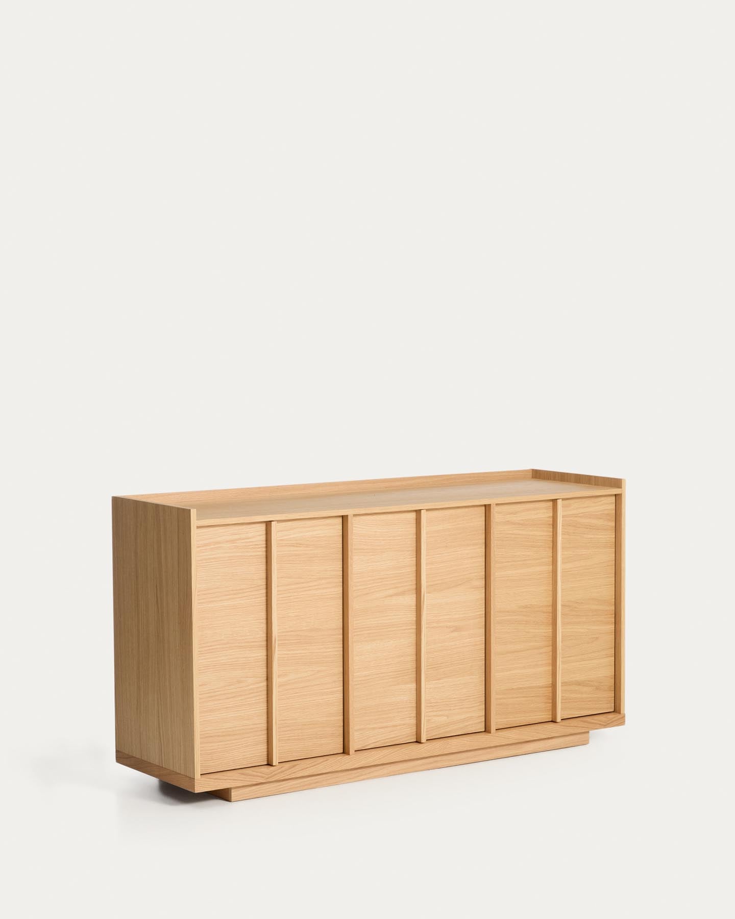 Sideboard Onix aus Eichenfurnier mit Naturton-Finish 150 x 80 cm FSC Mix Credit in Natur präsentiert im Onlineshop von KAQTU Design AG. Sideboard ist von Kave Home