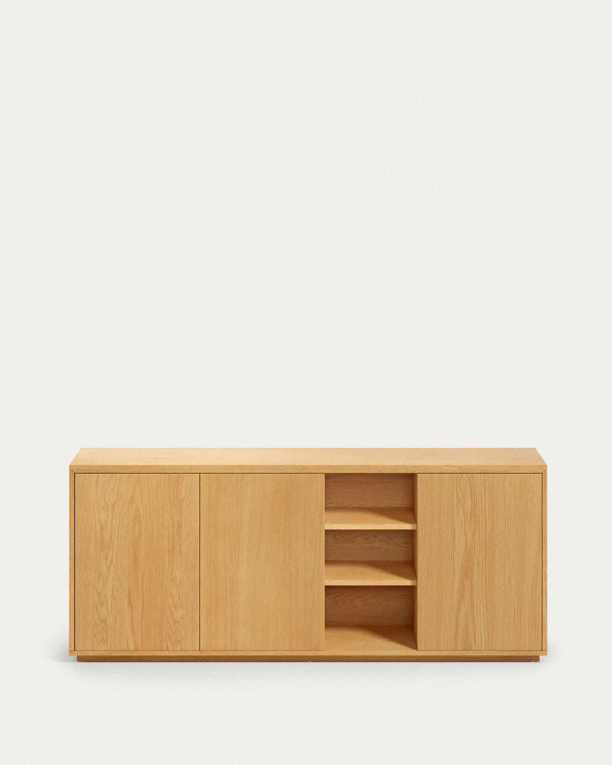 Abilen Sideboard 3 Türen Eichenfurnier 180 x 75 cm FSC 100% in Natur präsentiert im Onlineshop von KAQTU Design AG. Sideboard ist von Kave Home