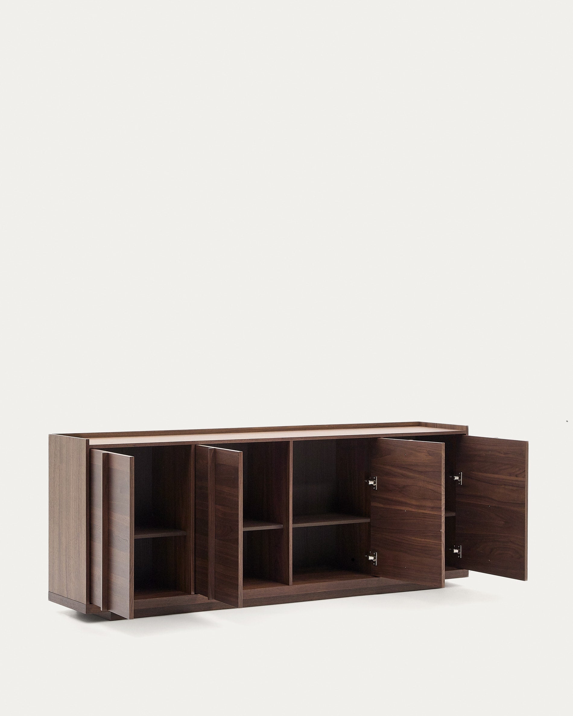 Elegantes Sideboard Onix aus Walnussfurnier mit dunklem Finish, 200x80 cm, FSC-zertifiziert, von Kave Home, stilvoll und nachhaltig.
