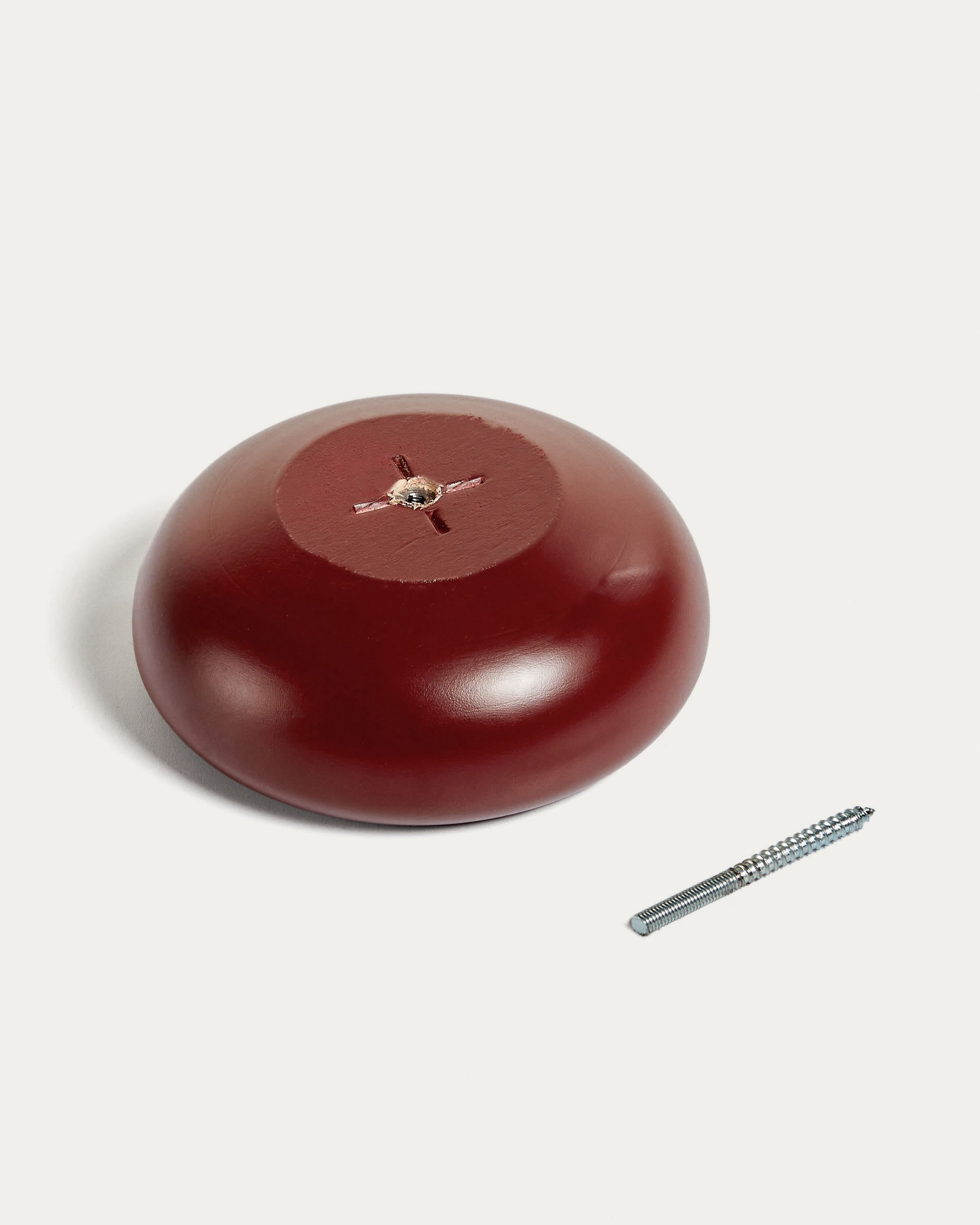 Elegantes Nadue Set aus 3 Wandhaken aus robustem Buchenholz mit warmem weinrotem Finish. Perfekt für stilvolle Ordnung in jedem Raum.