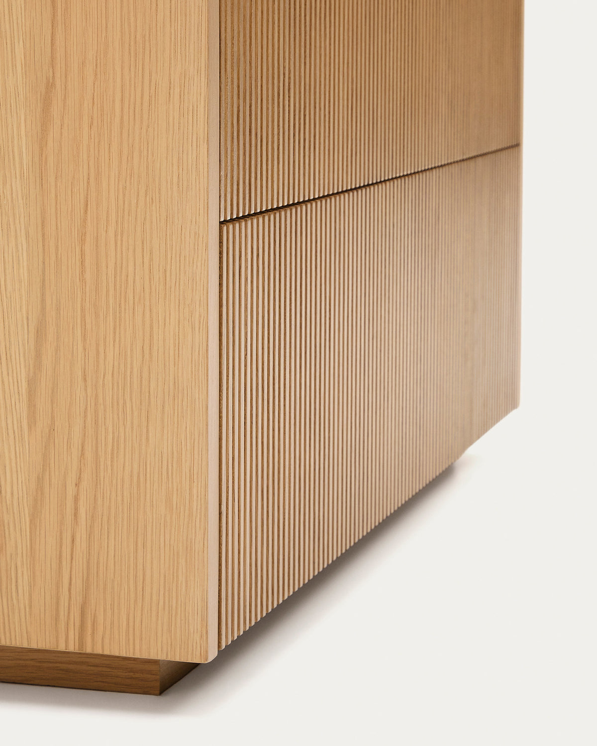 Kommode Helvine 3 Schubladen aus Eichenfurnier 90 x 78 cm FSC 100% in Natur präsentiert im Onlineshop von KAQTU Design AG. Kommode ist von Kave Home