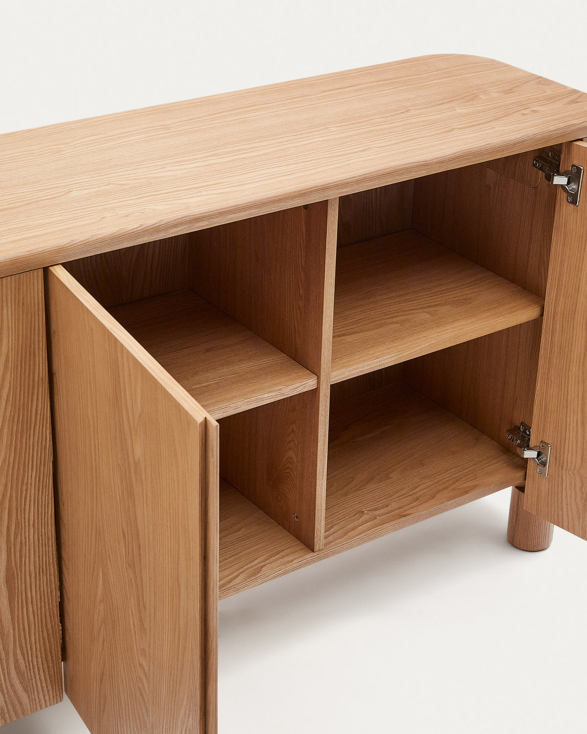 Salaya Sideboard aus Eschenfurnierholz FSC Mix Credit 200 x 79 cm in Natur präsentiert im Onlineshop von KAQTU Design AG. Sideboard ist von Kave Home