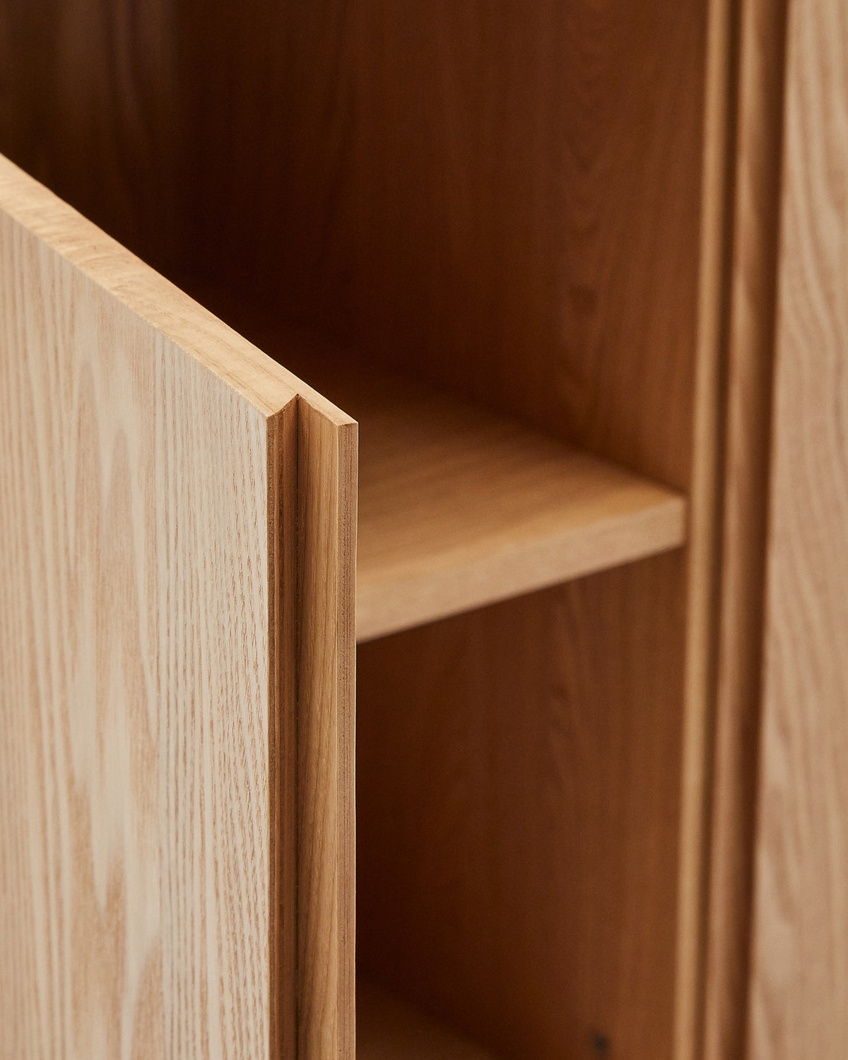 Salaya Sideboard aus Eschenfurnierholz FSC Mix Credit 200 x 79 cm in Natur präsentiert im Onlineshop von KAQTU Design AG. Sideboard ist von Kave Home