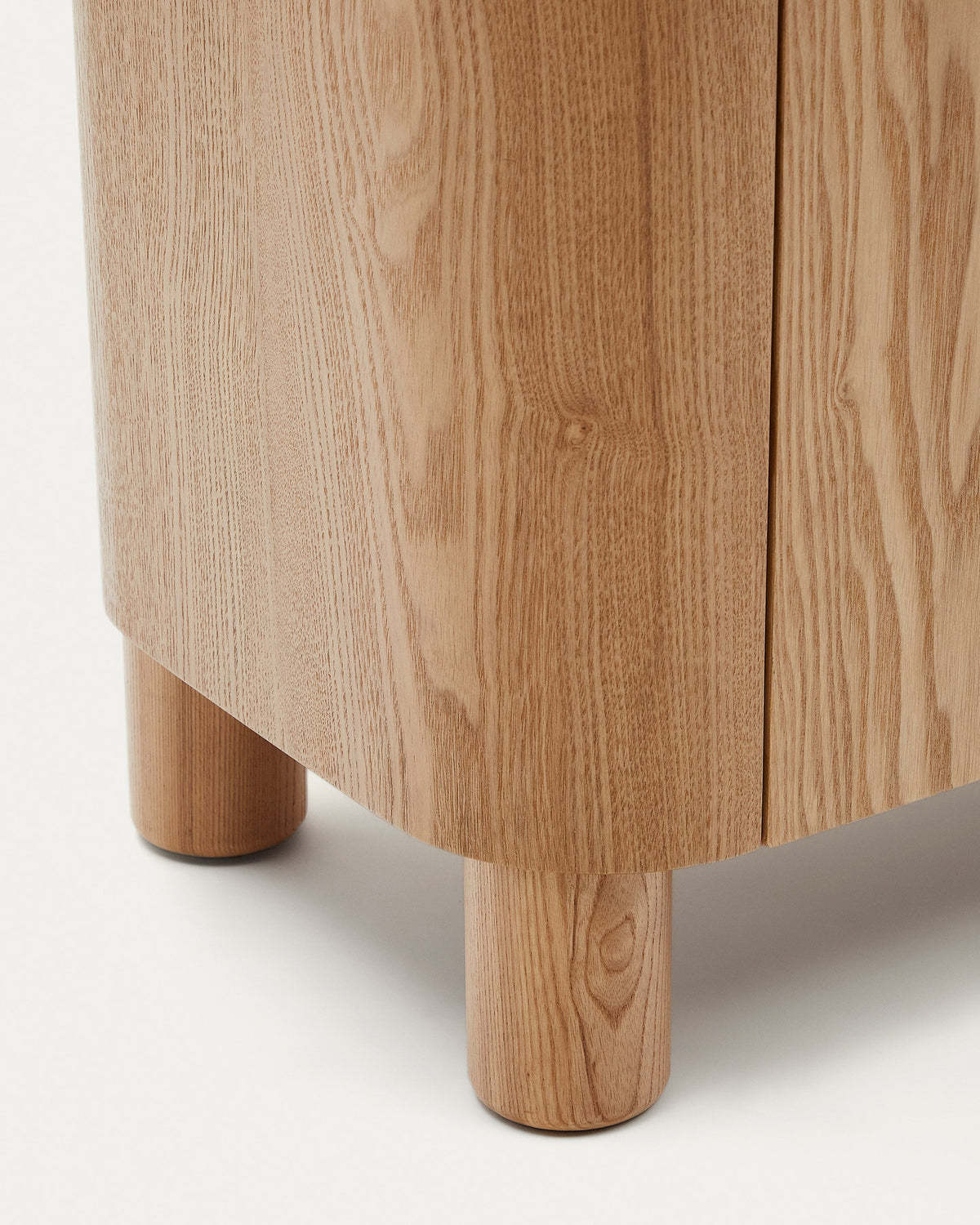 Salaya Sideboard aus Eschenfurnierholz FSC Mix Credit 200 x 79 cm in Natur präsentiert im Onlineshop von KAQTU Design AG. Sideboard ist von Kave Home