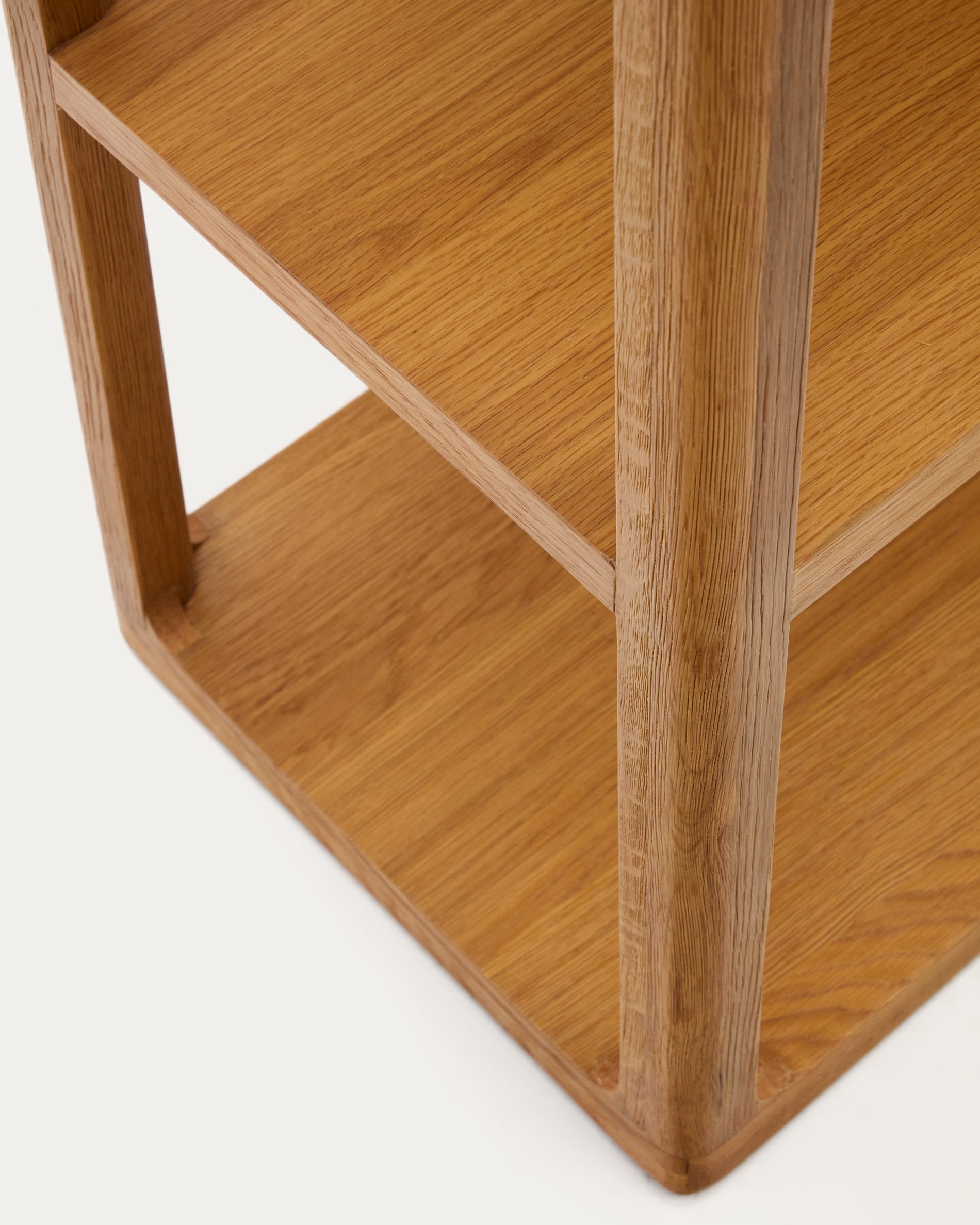 Stilvolles Maymai Regal aus robustem Eichenholz (180 x 81 cm) – ideal für Bücher und Deko, verbindet Funktionalität mit natürlicher Eleganz.