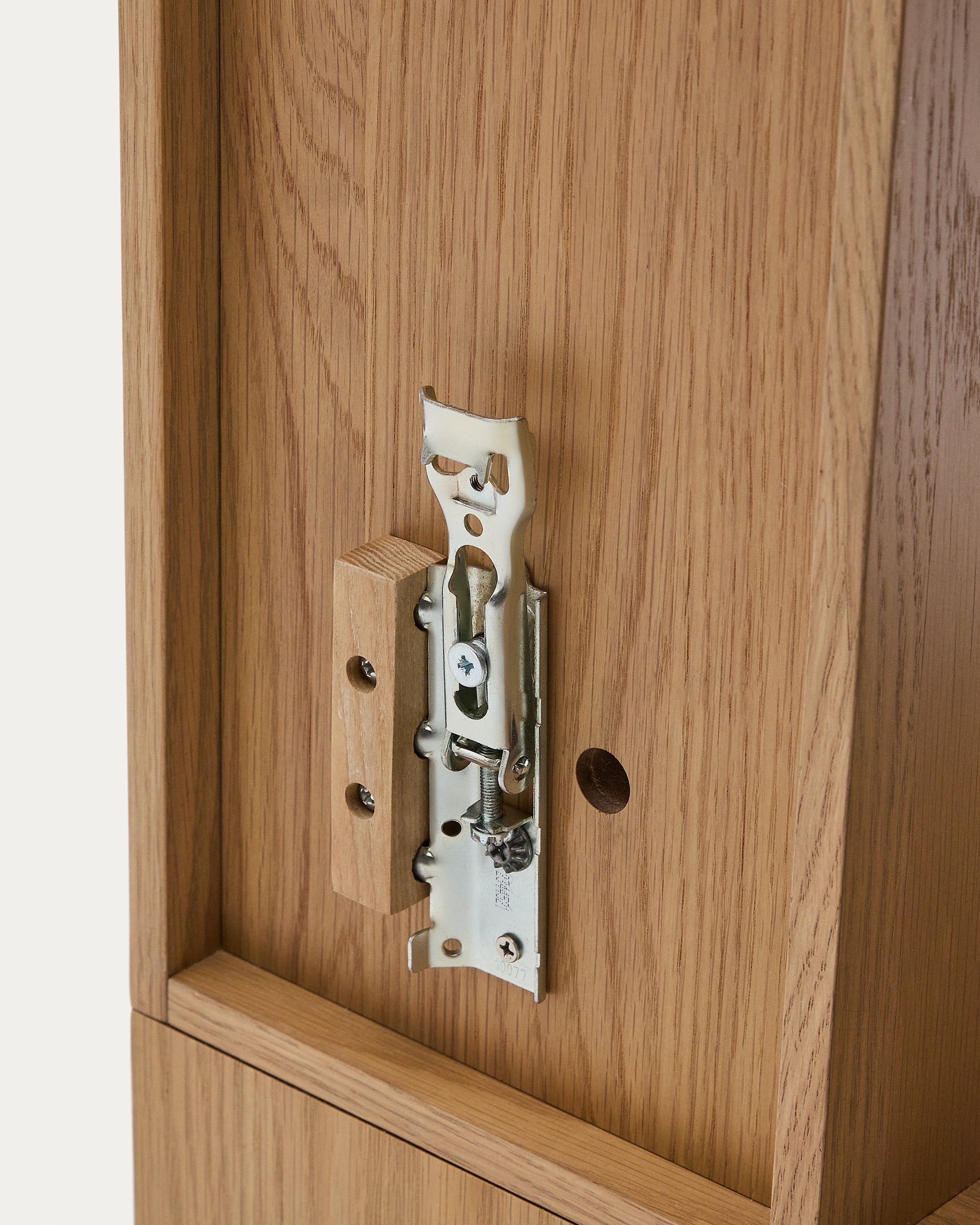 Modularregal Ina aus hochwertigem Eichenfurnier, 80 x 80 cm, mit elegantem, natürlichem Finish für eine moderne und umweltfreundliche Einrichtung.