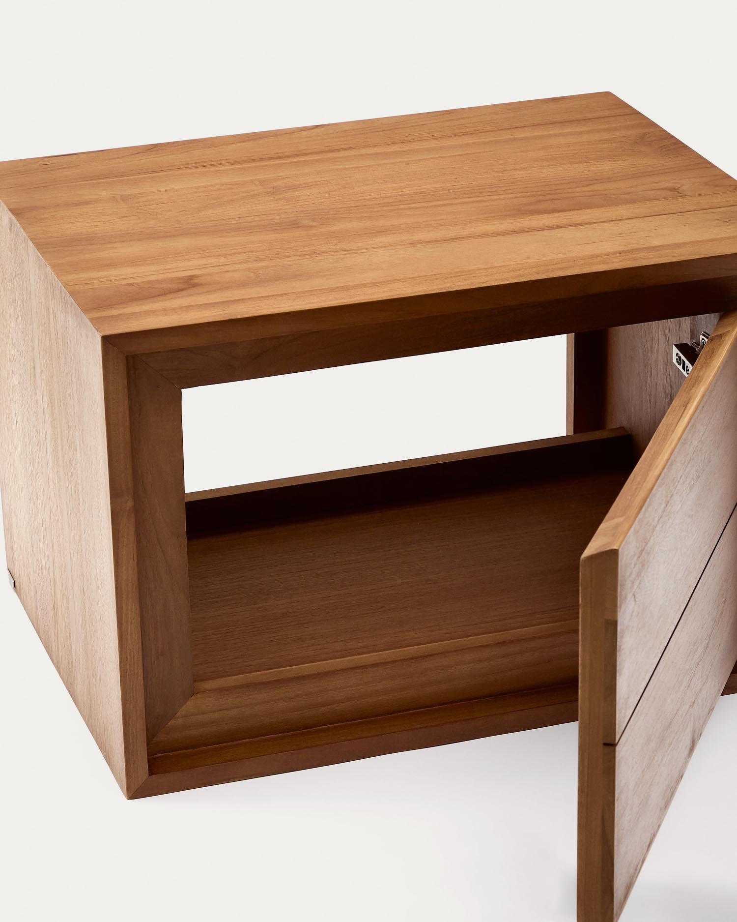 Stilvoller Kenta Wandschrank aus massivem Teakholz (60 x 45 cm) mit natürlichem Finish. Ideal für eleganten Stauraum im Badezimmer.