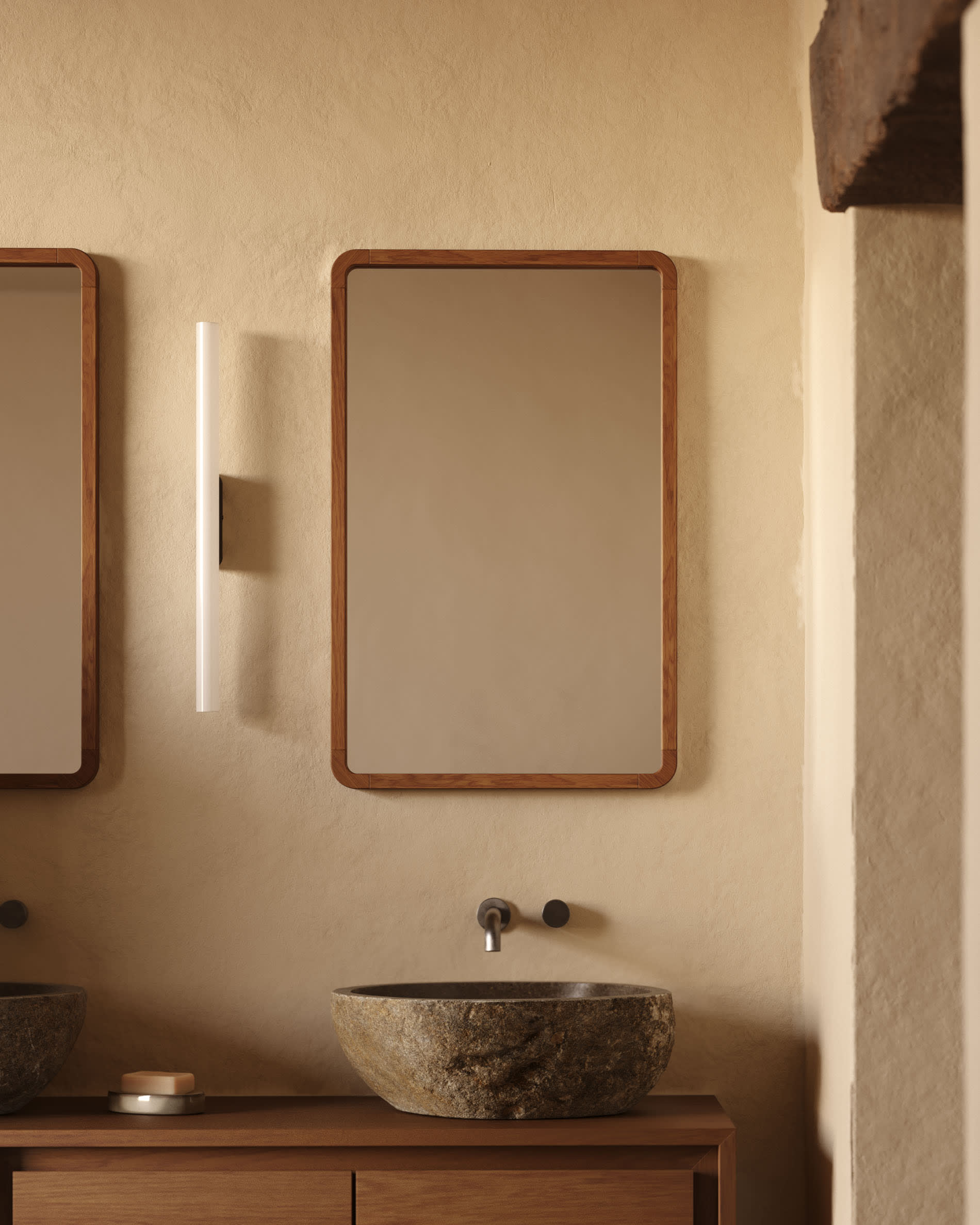 Elegantes Badezimmermöbel aus massivem Teakholz, 120x45 cm, mit natürlichem Finish. Perfekt für stilvolle Badezimmer.