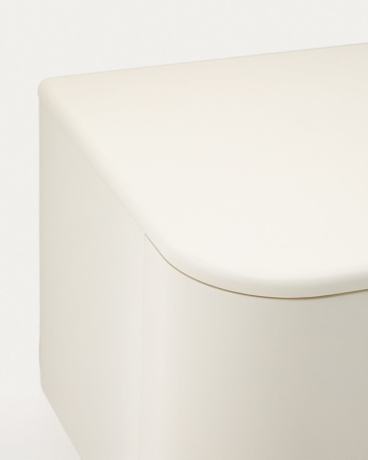 Badezimmermöbel Salaya aus Eschenschichtholz mit beigefarbener Lackierung 90 x 45 cm in Beige präsentiert im Onlineshop von KAQTU Design AG. Wandschrank ist von Kave Home