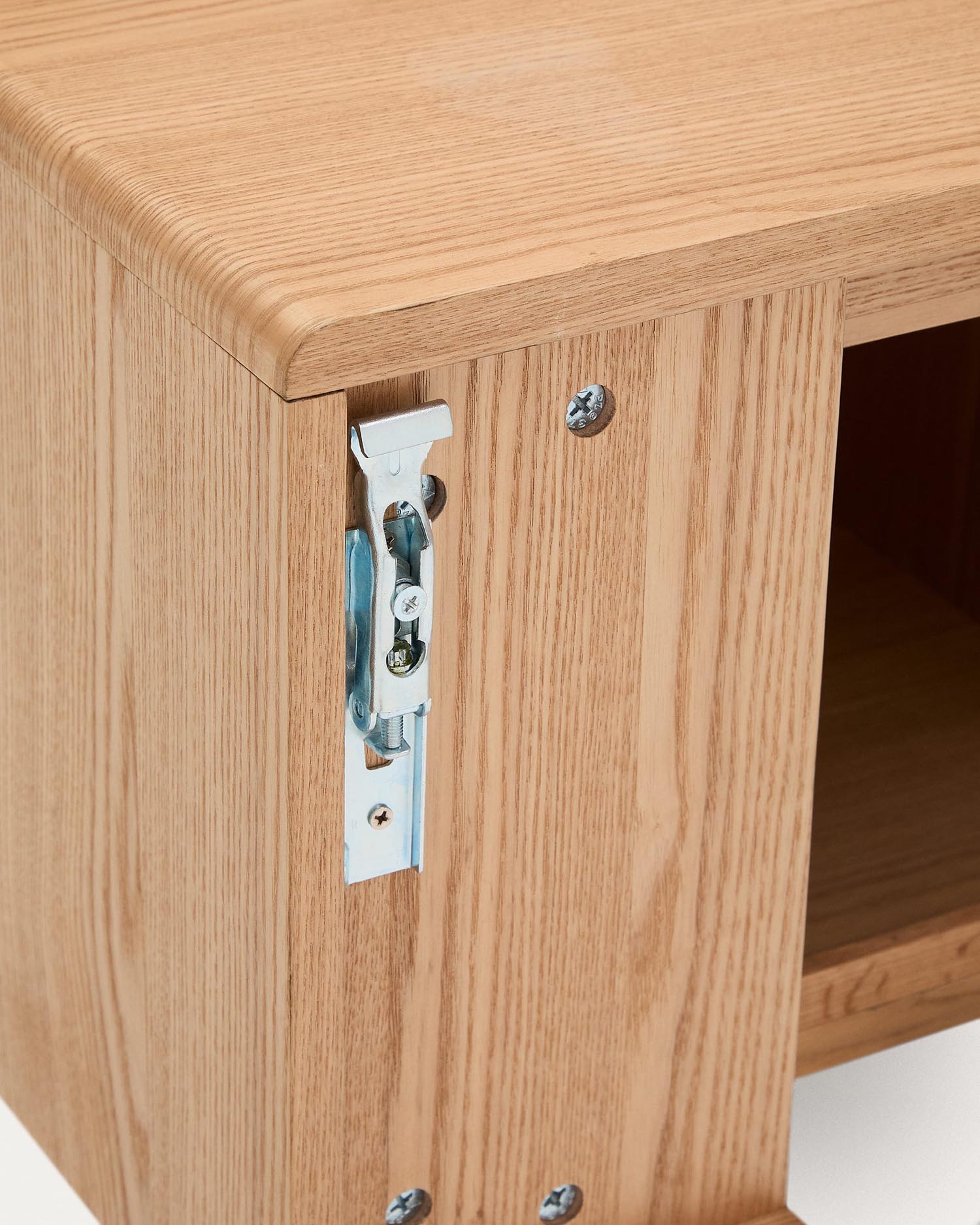 Moderner Wandschrank Salaya aus robustem Eschensperrholz, 90 x 45 cm, mit warmem Naturfinish. Ideal für stilvolle Badezimmerlösungen.