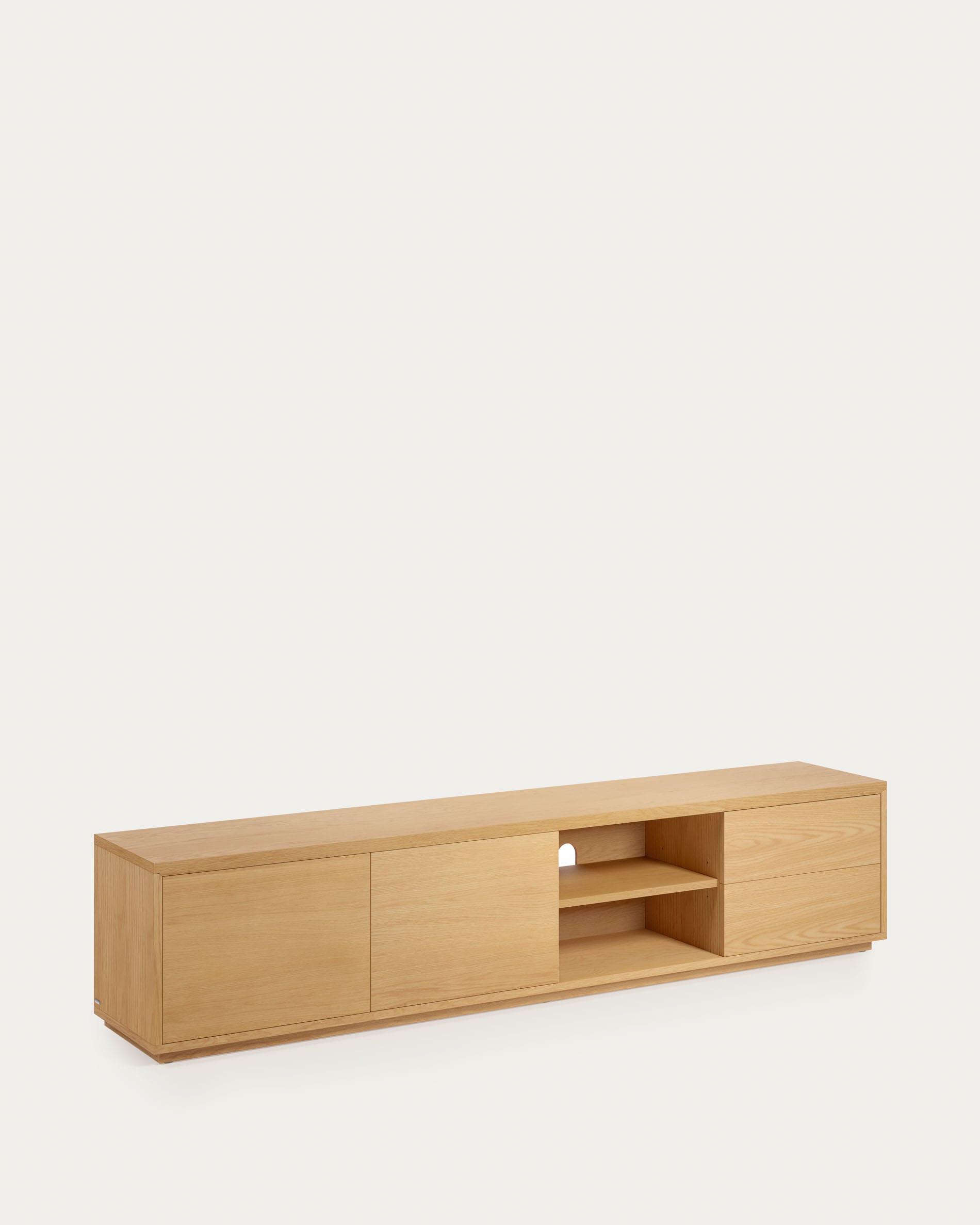 Eleganter TV-Schrank von Kave Home: 2 Türen, 2 Schubladen, Eichenfurnier, umweltfreundlich, vielseitig und modern.