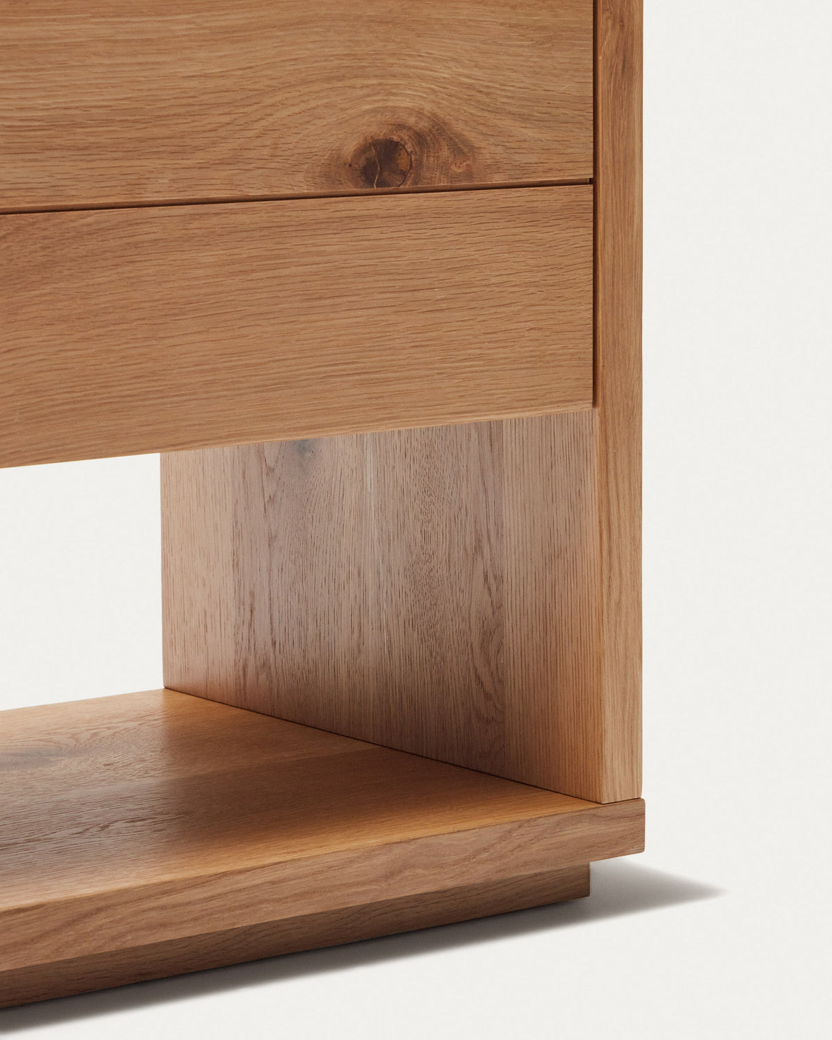 TV-Möbel Alguema 3 Schubladen in Eichenfurnier mit natürlichem Finish 200 x 51 cm in Natur präsentiert im Onlineshop von KAQTU Design AG. TV-Möbel ist von Kave Home