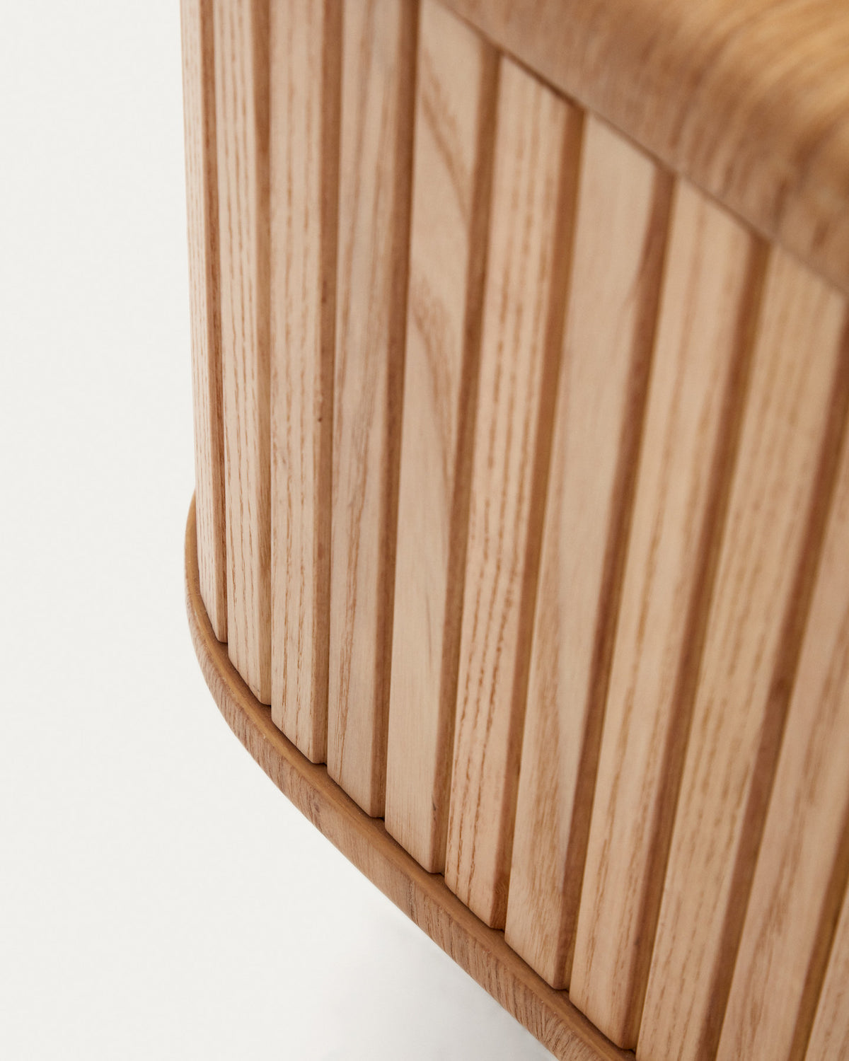 Mailen TV-Möbel 2 Türen in Eschenfurnier und natürlichem Finish 200 x 50 cm in Natur präsentiert im Onlineshop von KAQTU Design AG. TV-Möbel ist von Kave Home