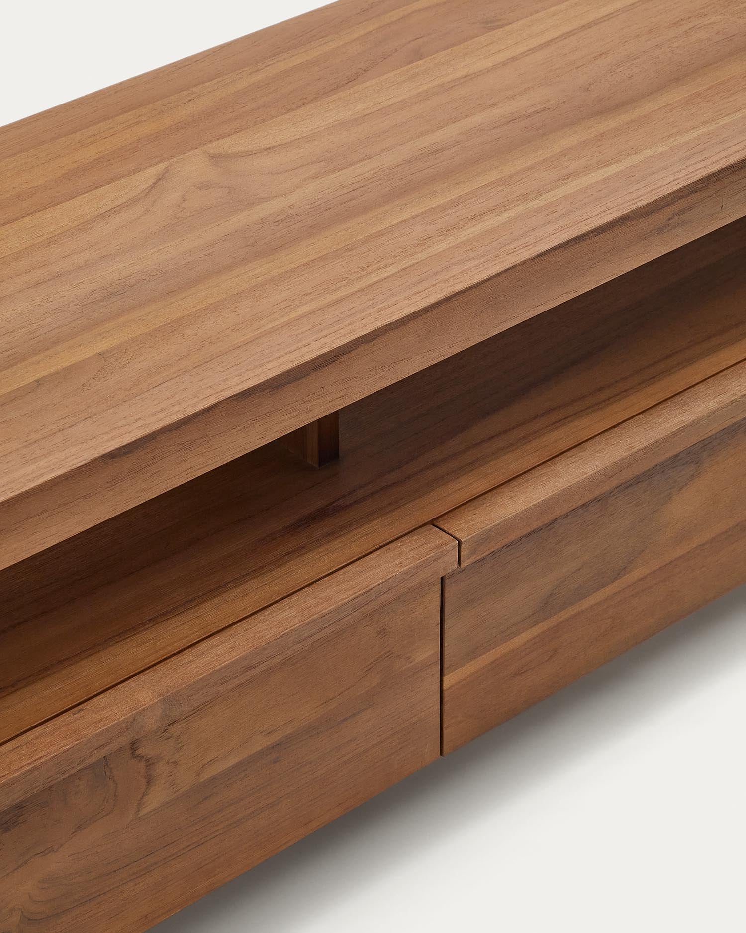 Entdecken Sie das Sashi TV-Möbel aus massivem Teakholz (200 x 40 cm) von Kave Home – stilvoll, langlebig und perfekt für Ihr Wohnzimmer.