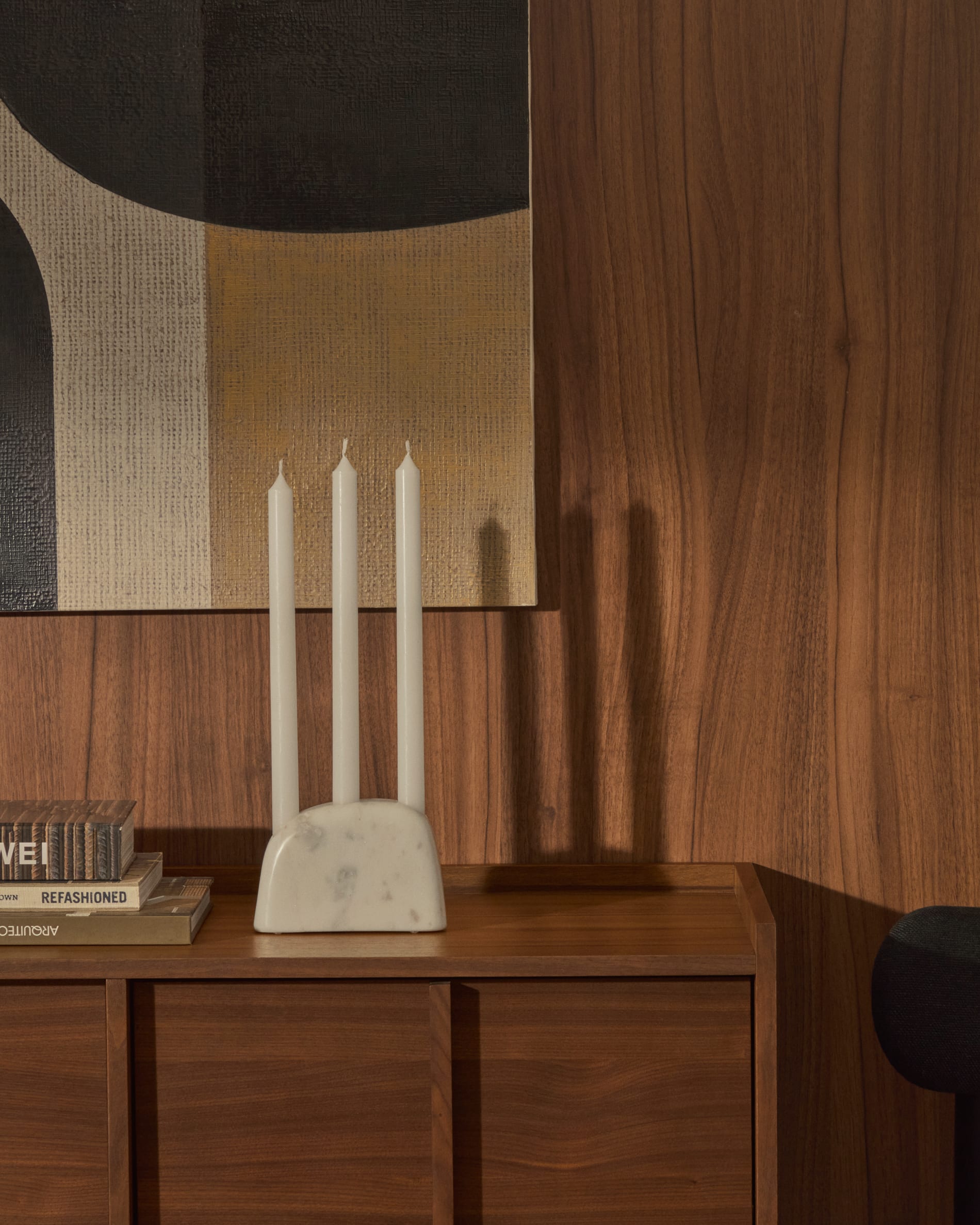 TV-Möbel Onix, 200x45 cm, aus FSC-zertifiziertem Walnussfurnier mit edlem dunklem Finish, perfekt für moderne Wohnräume.