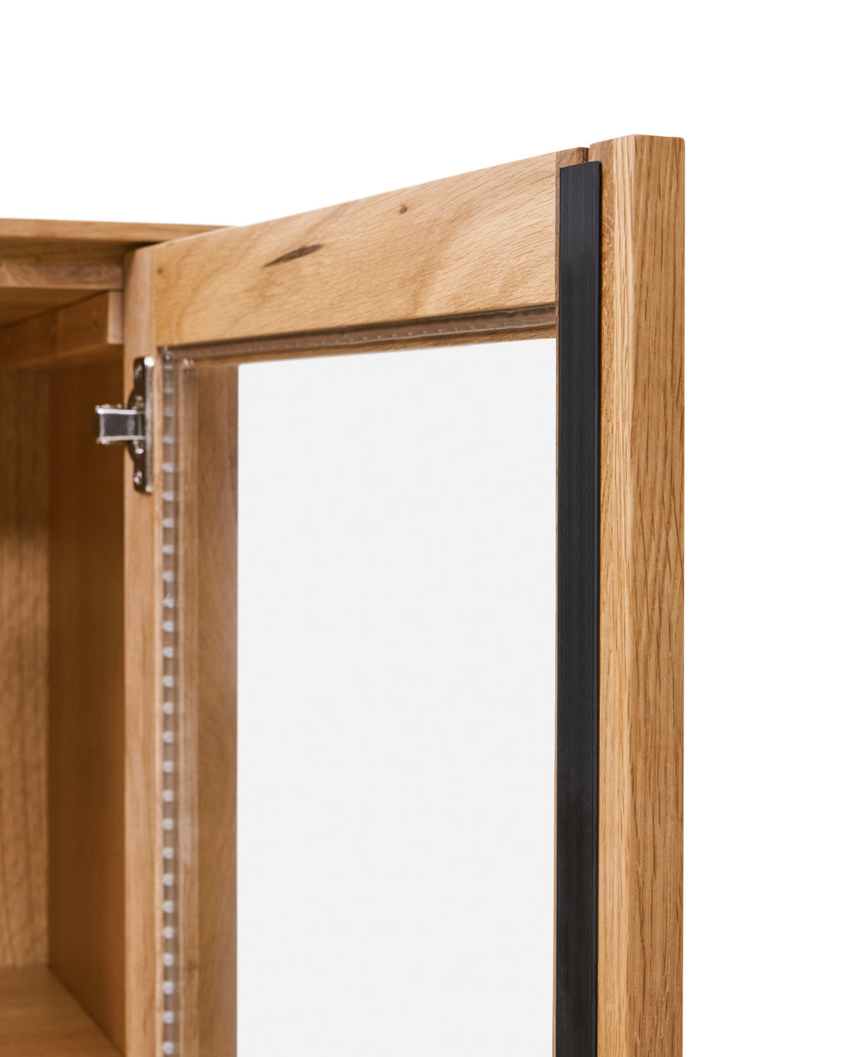 Alguema Vitrine aus Eichenfurnier mit natürlichem Finish 100 x 185 cm in Natur präsentiert im Onlineshop von KAQTU Design AG. Vitrine ist von Kave Home