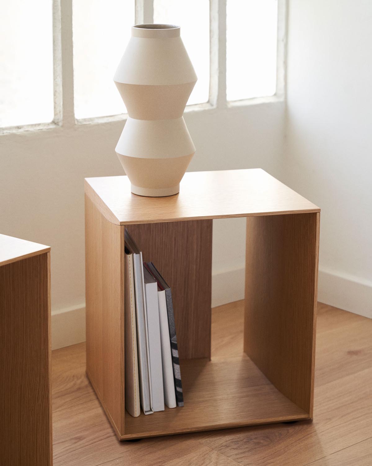 Kave Home Litto Regalmodul: Kompaktes Eichenfurnier-Design 34x38 cm.