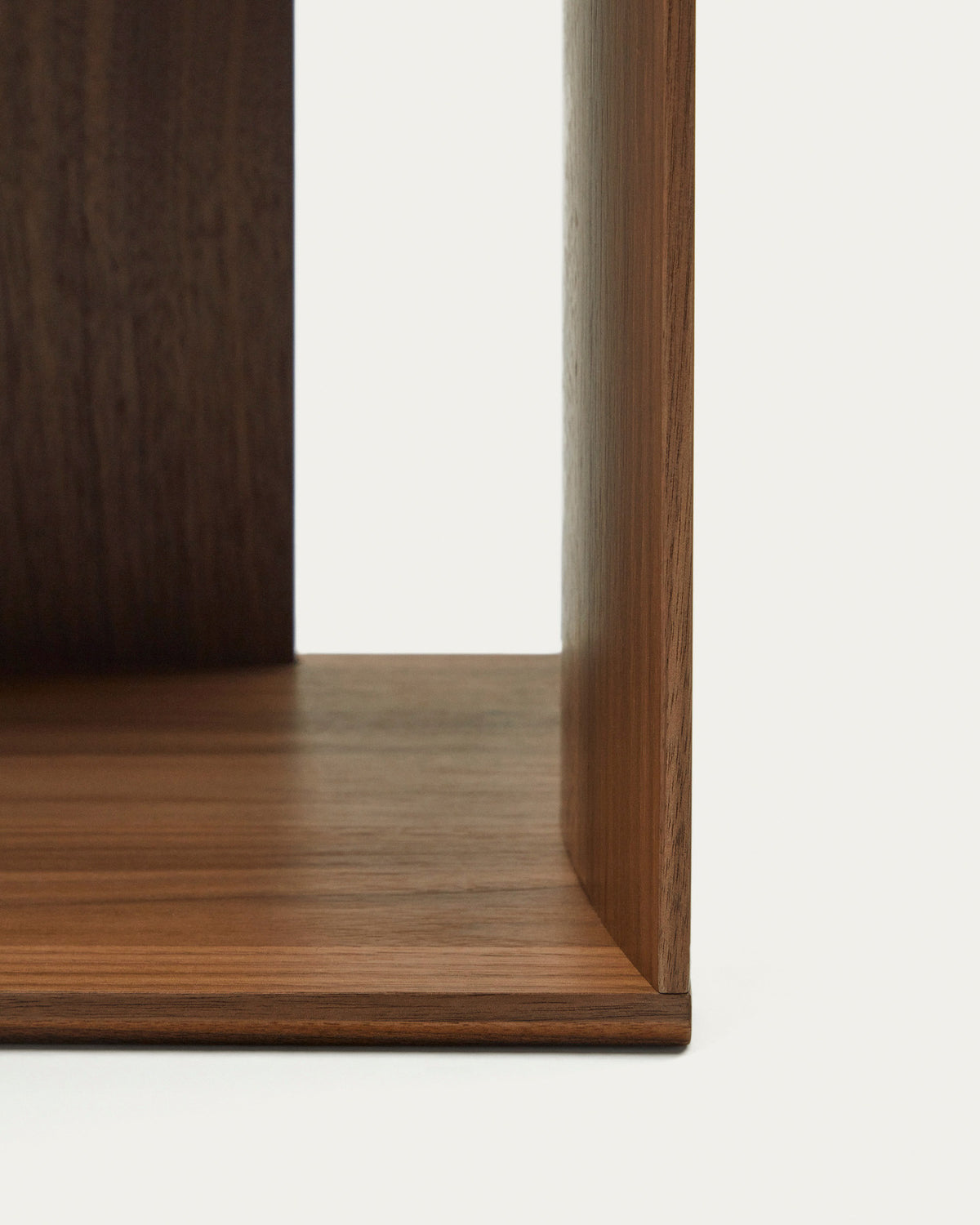 Litto kleines Regalmodul aus Nussholzfurnier 34 x 38 cm in Braun präsentiert im Onlineshop von KAQTU Design AG. Regalsystem ist von Kave Home