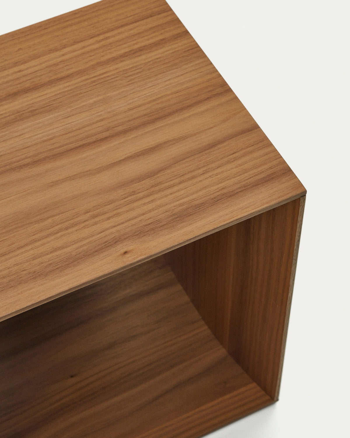 Litto mittelgrosses Regalmodul aus Nussholzfurnier 67 x 38 cm in Braun präsentiert im Onlineshop von KAQTU Design AG. Regalsystem ist von Kave Home