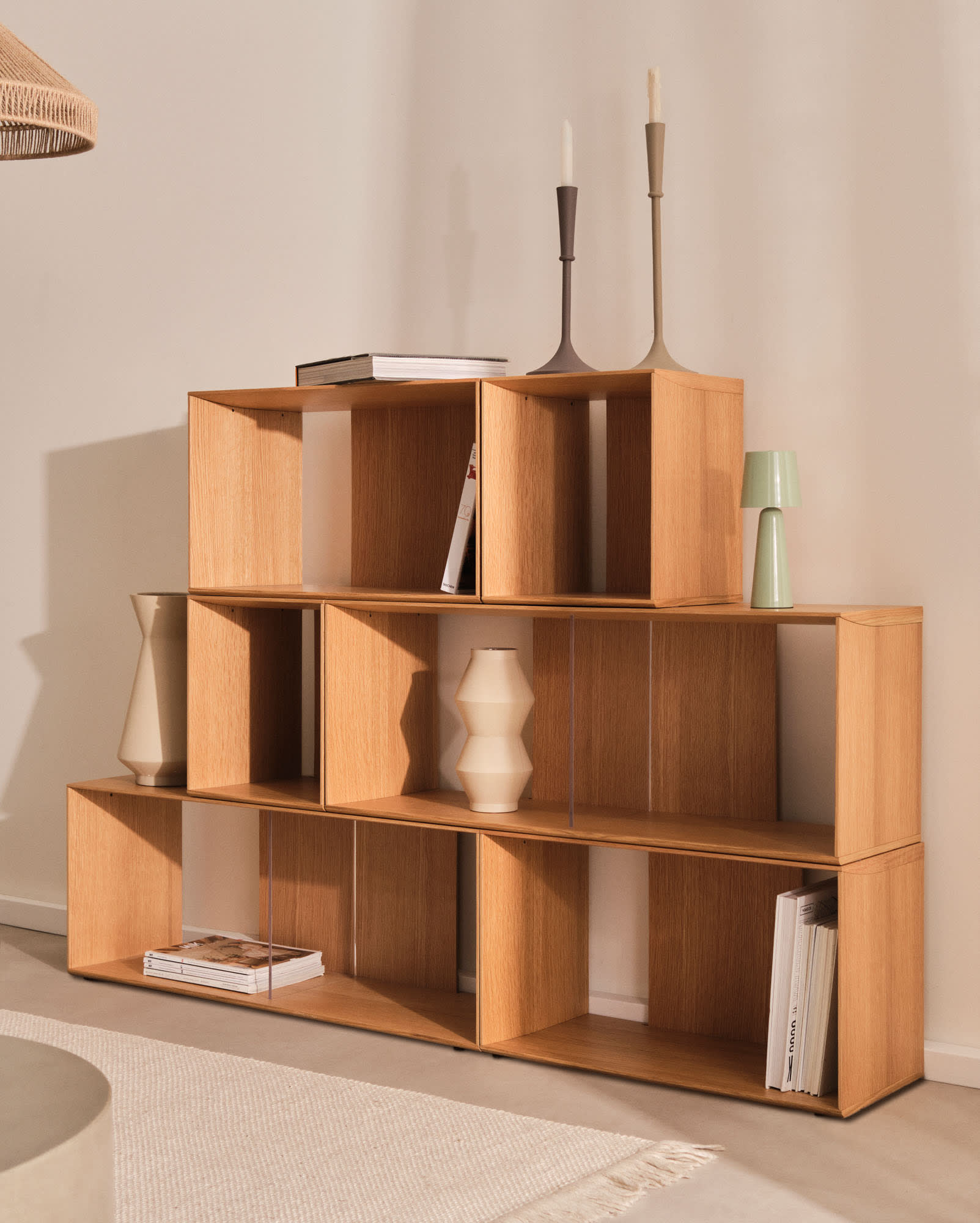 Elegantes Regalmodul aus Eichenfurnier, 101 x 38 cm, von Kave Home. Perfekt für stilvolle Aufbewahrung und modernes Design.