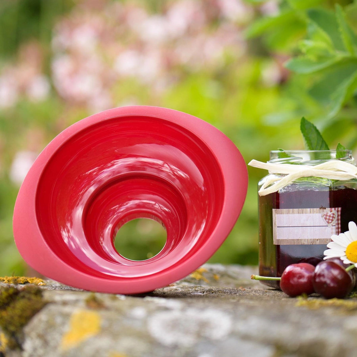2-tlg. Set Einmachtrichter Twix, 17x15x4 u. 11x10x4cm in Rot präsentiert im Onlineshop von KAQTU Design AG. Küchenhelfer ist von Westmark