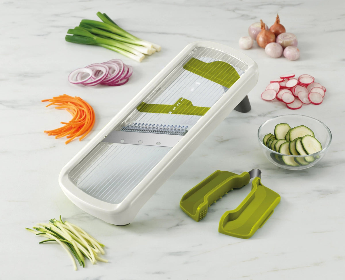 Multi-Grip Mandoline Plus Weiss in Weiss präsentiert im Onlineshop von KAQTU Design AG. Küchenhelfer ist von Joseph Joseph