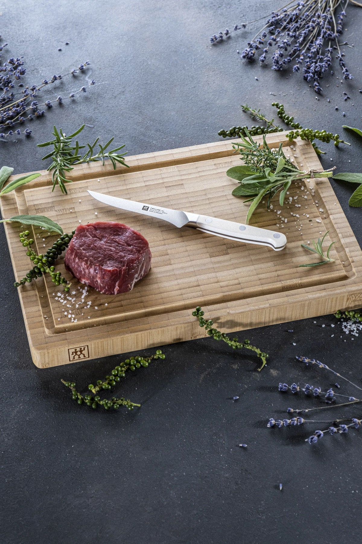 Pro le blanc Steakmesserset 4tlg. in Weiss präsentiert im Onlineshop von KAQTU Design AG. Küchenmesser ist von Zwilling Kitchen