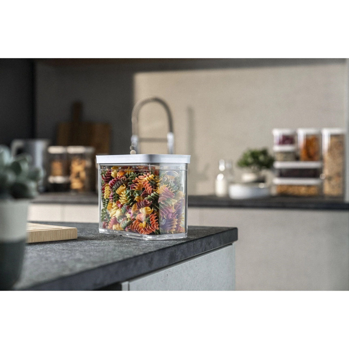 Cube Box 2M, 15.2x21.4x10.7cm, 1.8l, Transparent-weiss in Transparent präsentiert im Onlineshop von KAQTU Design AG. Aufbewahrungsbeutel ist von Zwilling