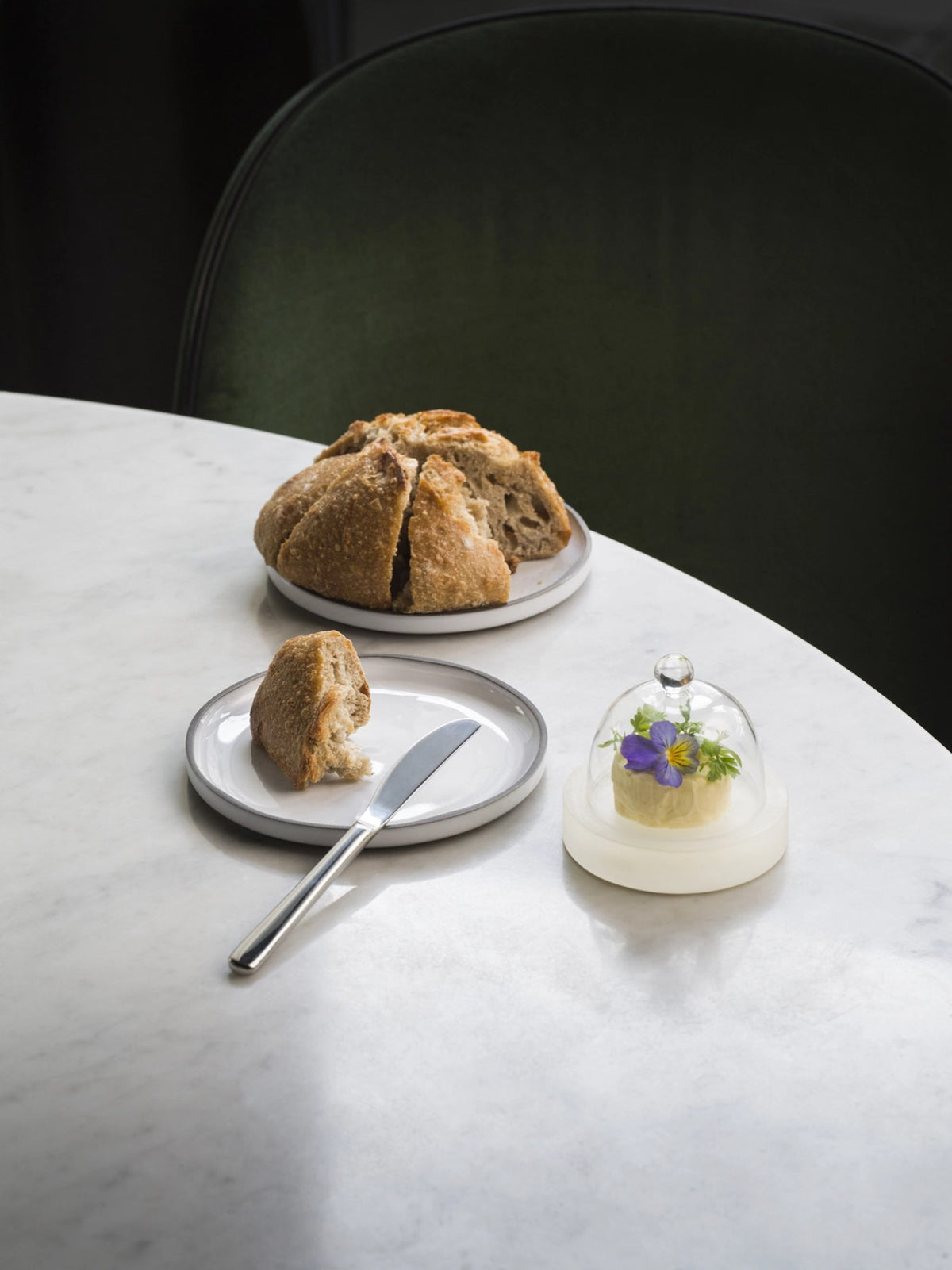 Courchevel Buttermesser edelstahl glänzend in Silber präsentiert im Onlineshop von KAQTU Design AG. Besteck ist von Revol