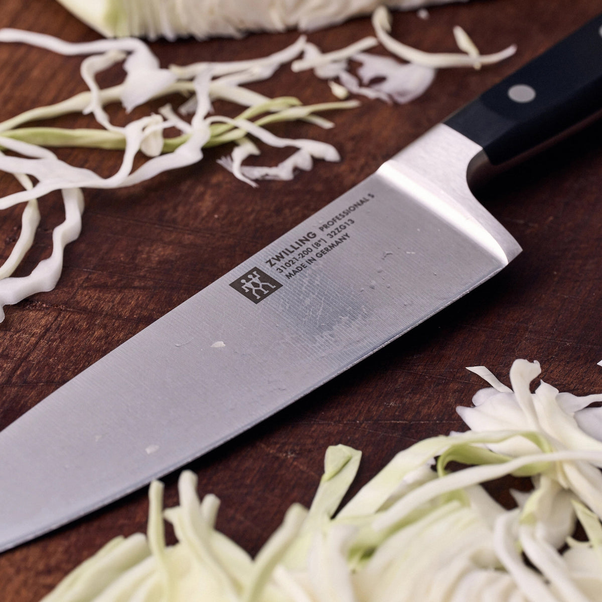 Professional "S" Kochmesser 200 mm in Schwarz präsentiert im Onlineshop von KAQTU Design AG. Küchenmesser ist von Zwilling Kitchen