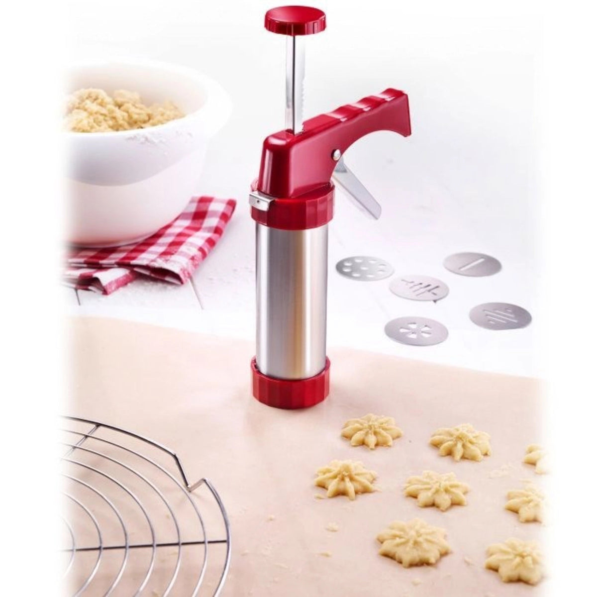 Gebäckpresse u. Garnierspritze m. Formscheiben, Tüllen u. Ad in Rot präsentiert im Onlineshop von KAQTU Design AG. Küchenhelfer ist von Westmark