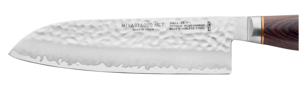 MIYABI 6000MCT Santoku, 180mm in Silber präsentiert im Onlineshop von KAQTU Design AG. Damastmesser ist von Miyabi