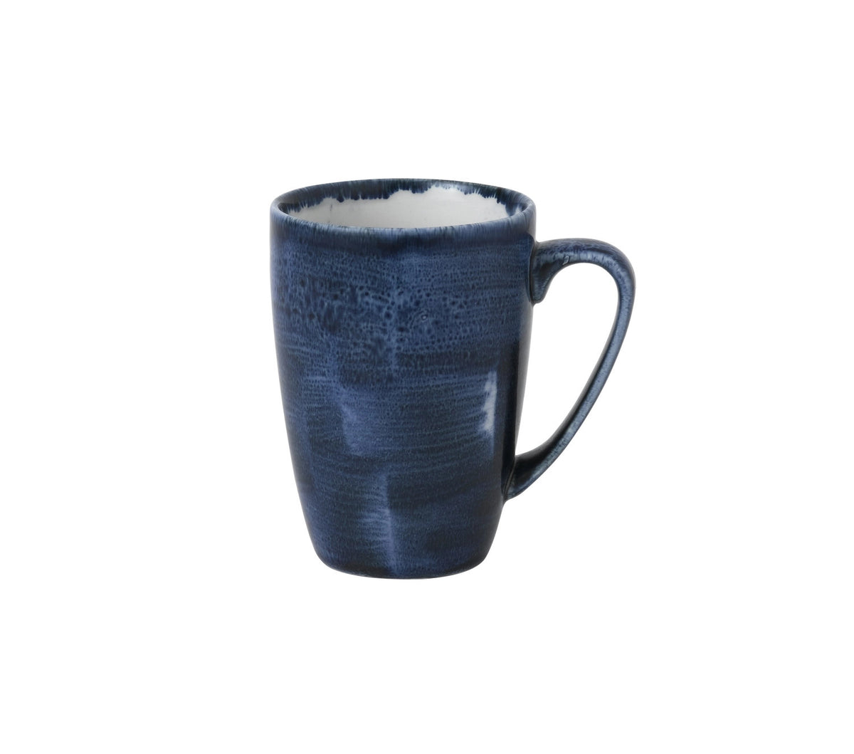 Blauer Keramikbecher Stonecast Plume Ultramarine von Churchill, 34cl, mit goldbraunem Rand und gesprenkeltem Muster, rund geformt.
