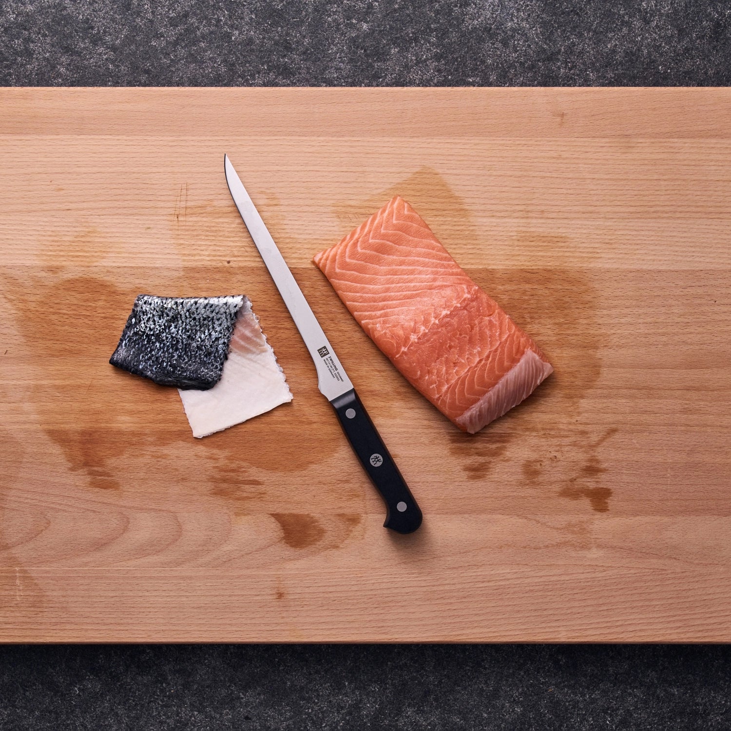 Entdecken Sie das ZWILLING Gourmet Filiermesser (180 mm) – perfekt für präzises Filetieren von Fisch und Fleisch. Ergonomisches Design für besten Komfort.