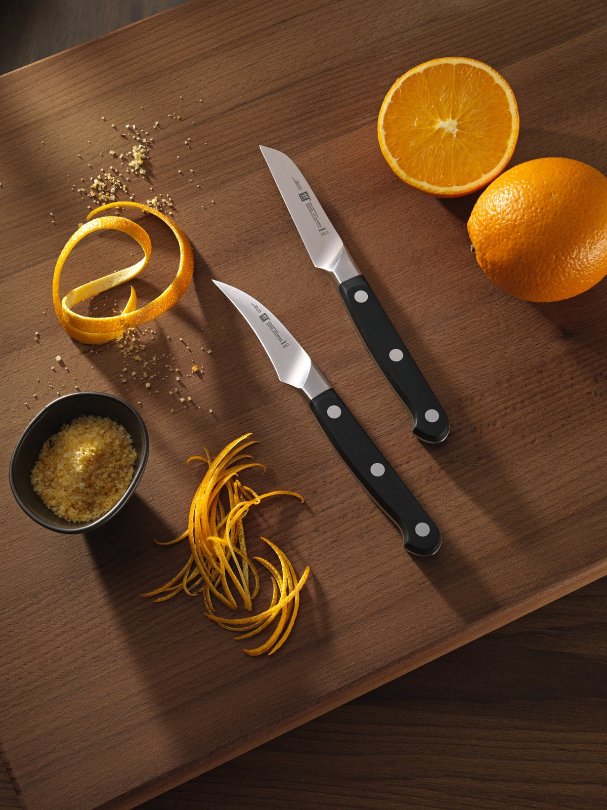 Zwilling Pro Gemüsemesser 90 mm in Schwarz präsentiert im Onlineshop von KAQTU Design AG. Küchenmesser ist von Zwilling Kitchen