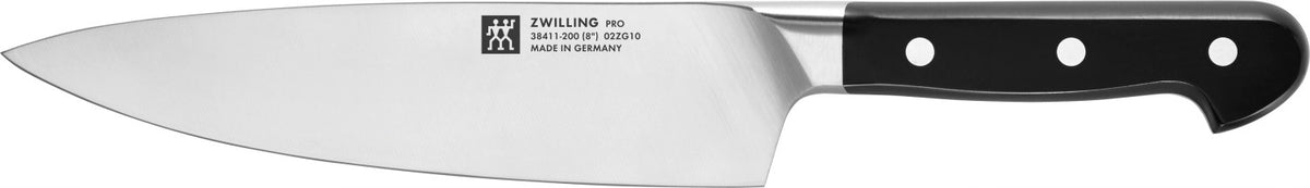 Zwilling Pro Kochmesser, 200 mm in Schwarz präsentiert im Onlineshop von KAQTU Design AG. Küchenmesser ist von Zwilling Kitchen