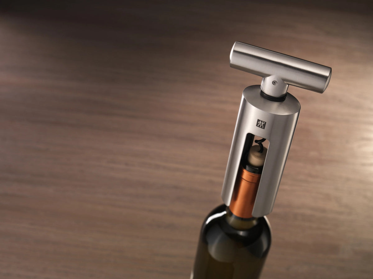 Korkenzieher, 19 x 11,5 x 5 cm in Schwarz präsentiert im Onlineshop von KAQTU Design AG. Barzubehör ist von Zwilling Kitchen