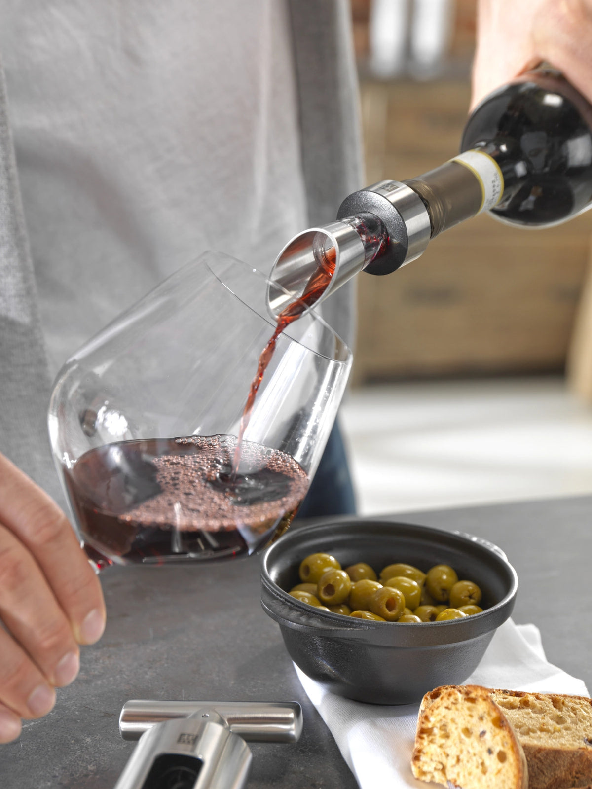 Sommelier-Set, 2-teilig in Schwarz präsentiert im Onlineshop von KAQTU Design AG. Barzubehör ist von Zwilling Kitchen