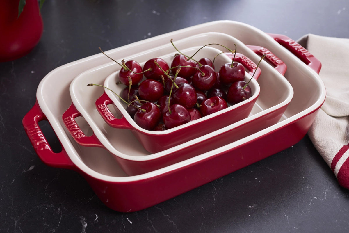Auflaufform rechteckig in Rot präsentiert im Onlineshop von KAQTU Design AG. ist von Staub