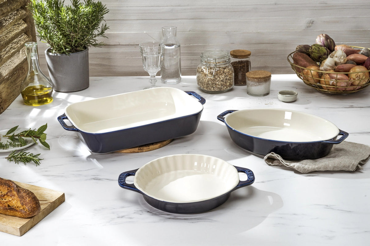 Auflaufform rechteckig in Blau präsentiert im Onlineshop von KAQTU Design AG. ist von Staub
