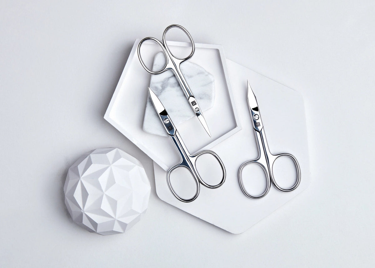 Kombi-Nagelschere, poliert 90mm in Silber präsentiert im Onlineshop von KAQTU Design AG. Pflege ist von Zwilling Beauty