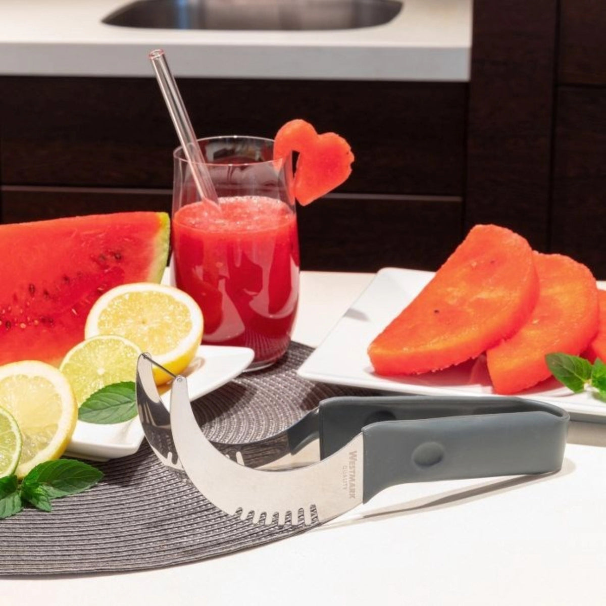 Melonenschneider Hook, 23.5x3.8x6.8cm in Schwarz präsentiert im Onlineshop von KAQTU Design AG. Küchenhelfer ist von Westmark
