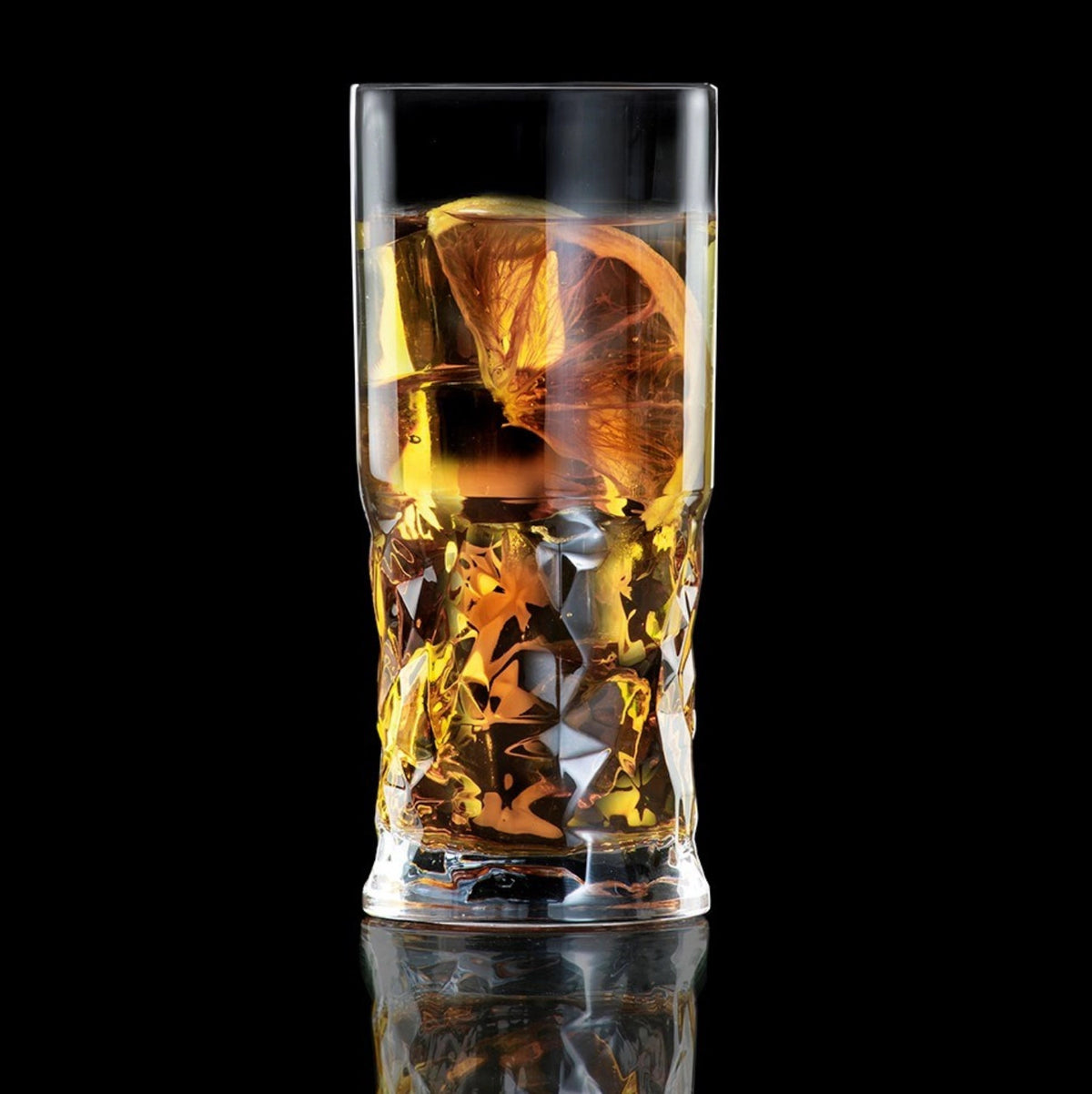 6er Set transparente Trinkgläser aus Glas von RCR, Funky Hb Becher mit Ø7 cm und Höhe 15.5 cm, Fassungsvermögen 35cl, auf hellem Hintergrund.