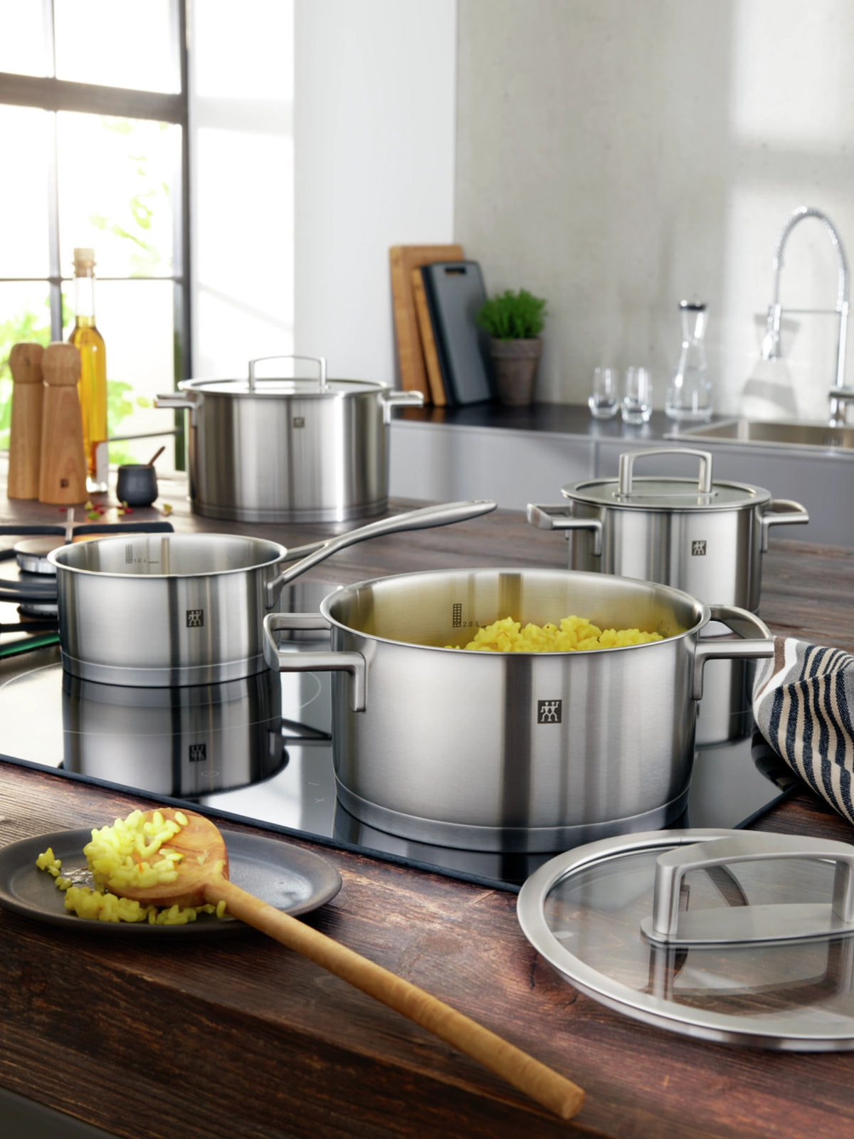 Zwilling Vitality Kochgeschirr-Set 5tlg. in Silber präsentiert im Onlineshop von KAQTU Design AG. ist von Zwilling Kitchen